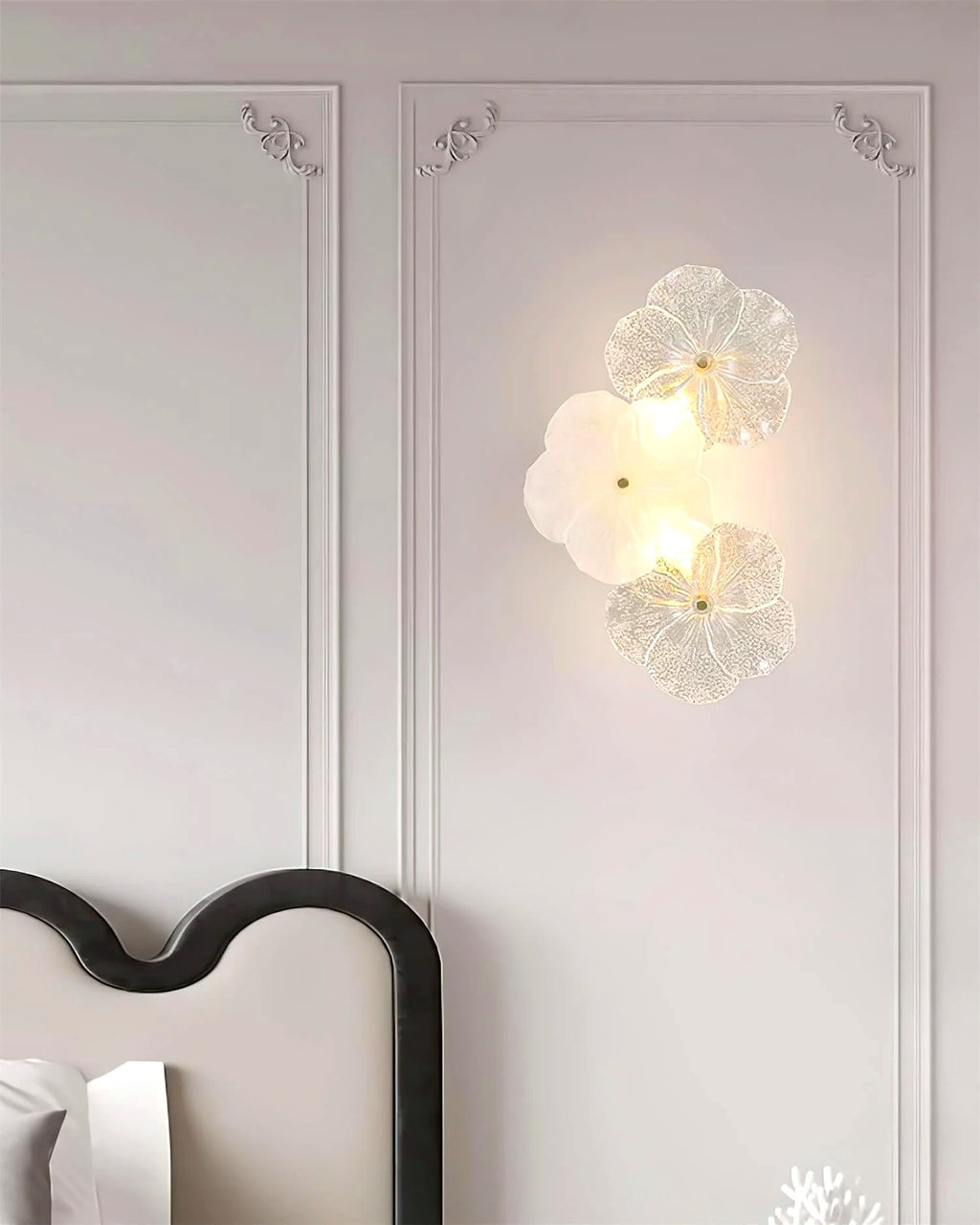 Applique Murale Fleur Pétales en Verre, Design Romantique Délicat
