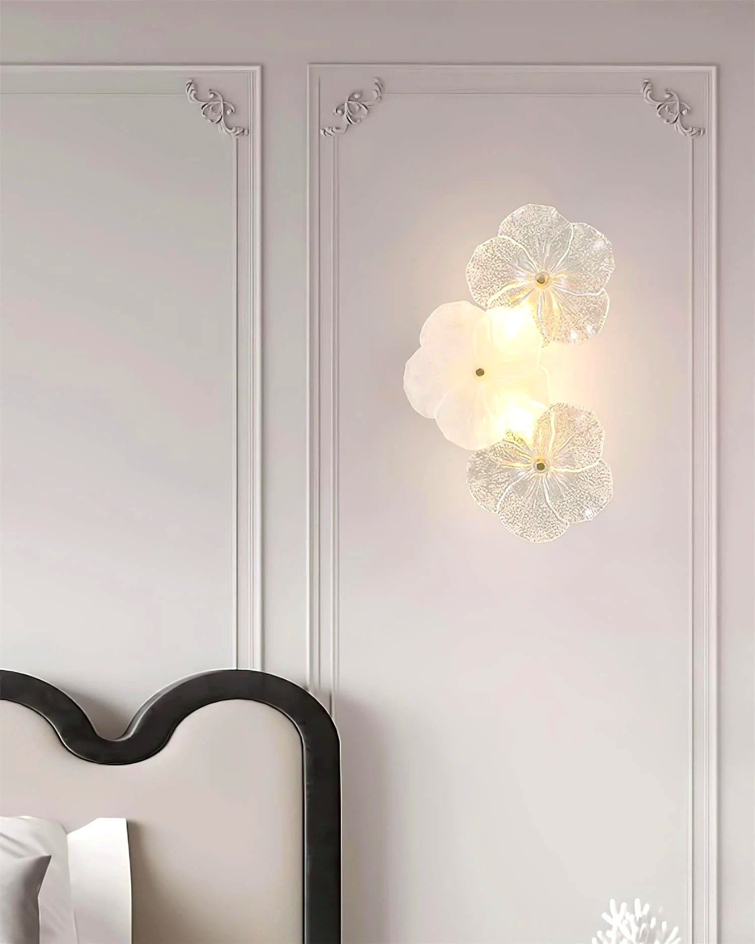 Applique Murale Fleur Pétales en Verre, Design Romantique Délicat