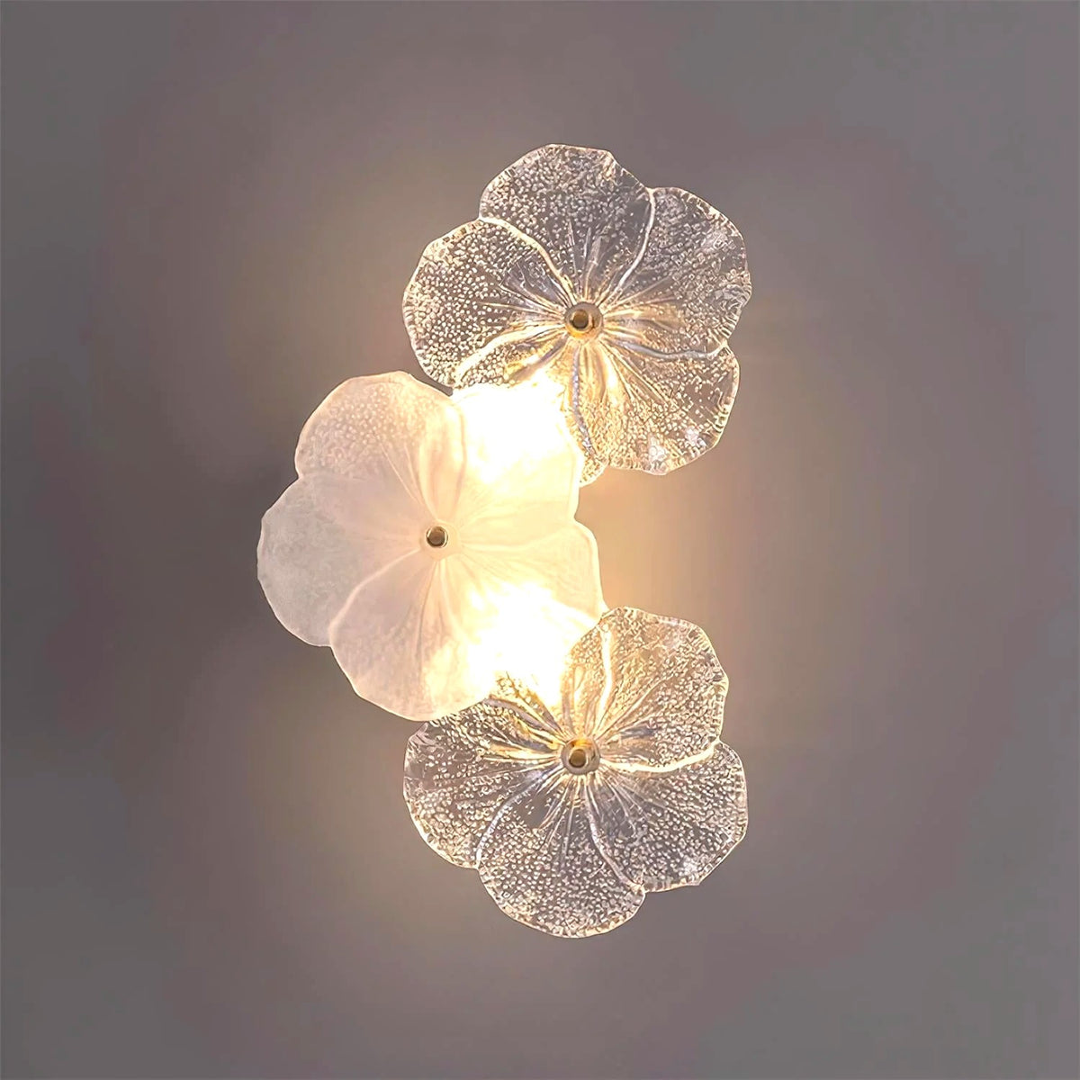 Applique Murale Fleur Pétales en Verre, Design Romantique Délicat