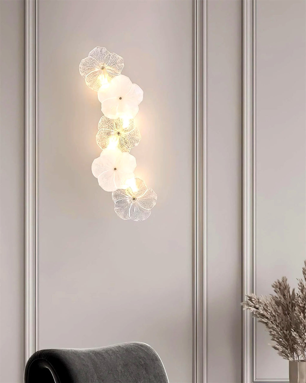 Applique Murale Fleur Pétales en Verre, Design Romantique Délicat