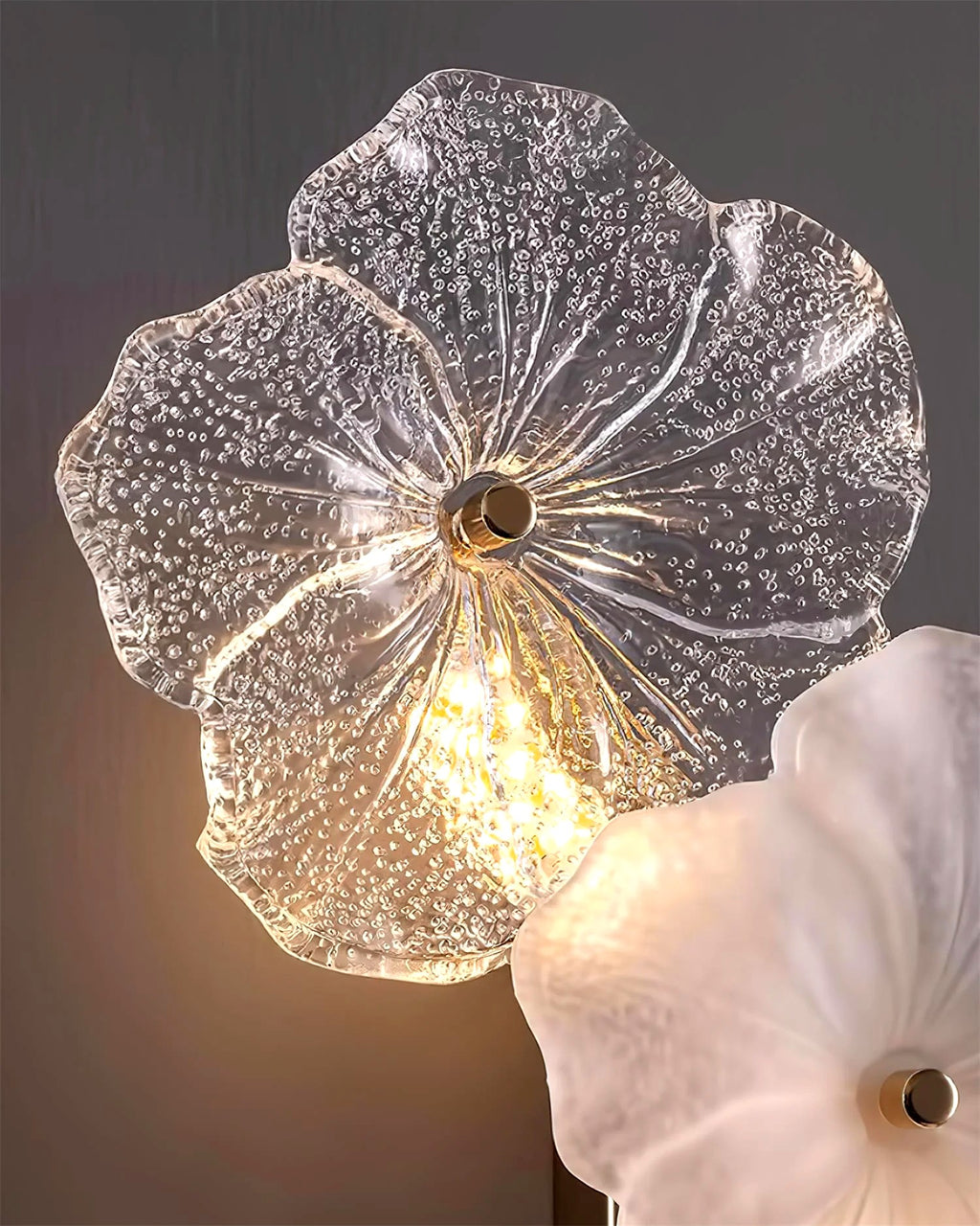 Applique Murale Fleur Pétales en Verre, Design Romantique Délicat