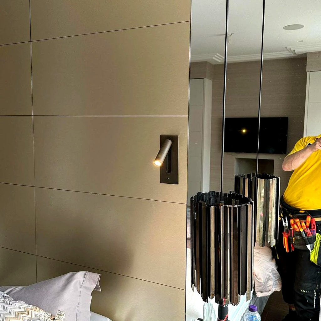 Applique Murale LED Bras Pivotant Réglable, Design Fin Élégant