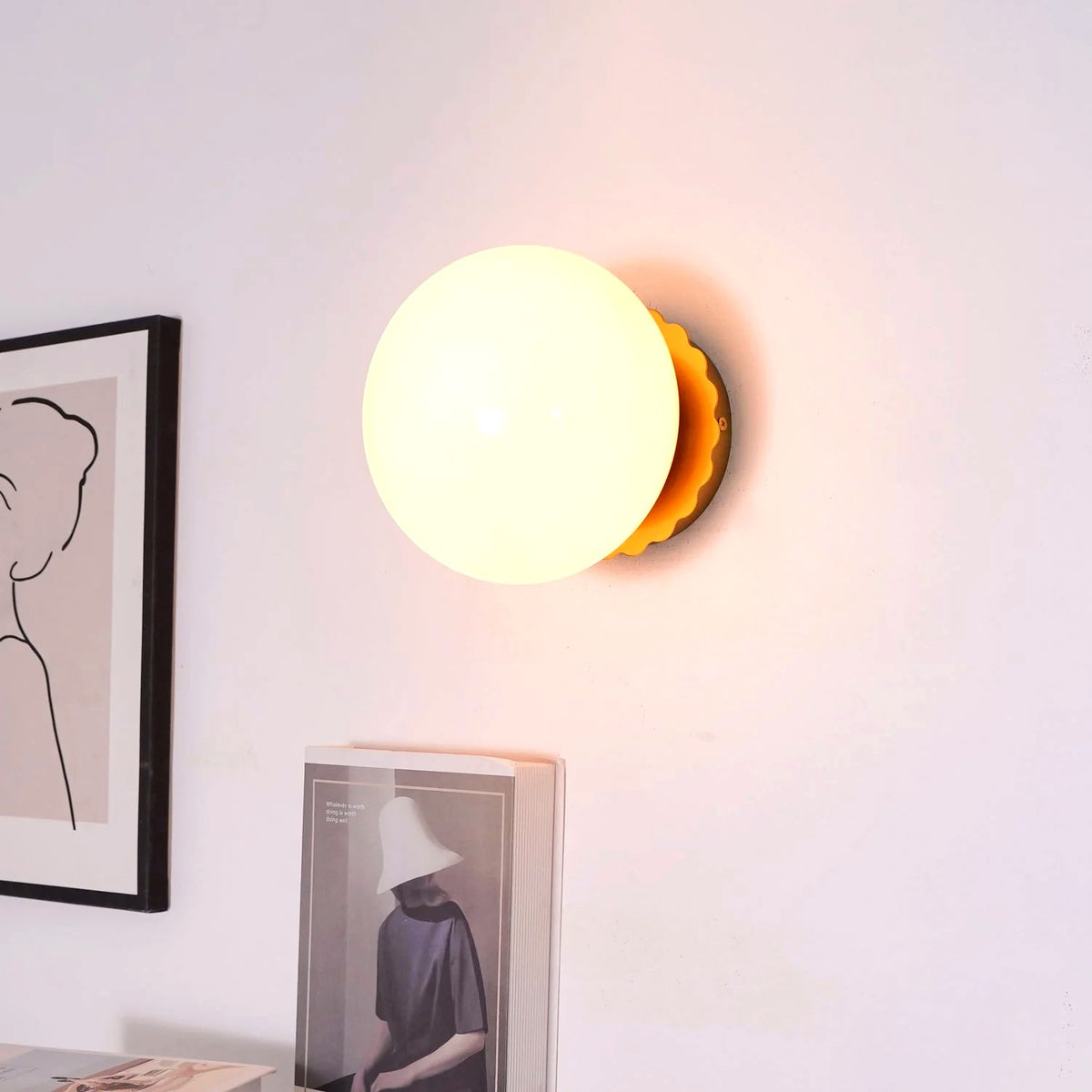 Applique Murale Marshmallow Globe Verre, Design Tendre Sophistiqué