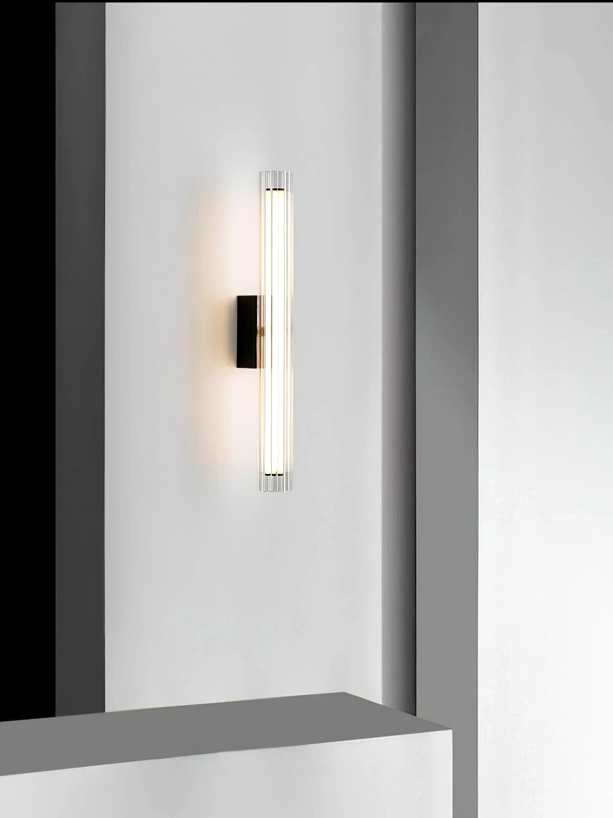 Applique Murale Tube Verre Contemporaine Noire, LED Intégrée, Colonne
