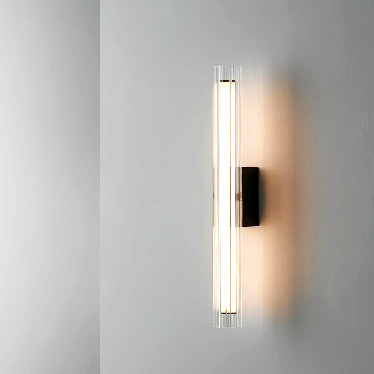 Applique Murale Tube Verre Contemporaine Noire, LED Intégrée, Colonne