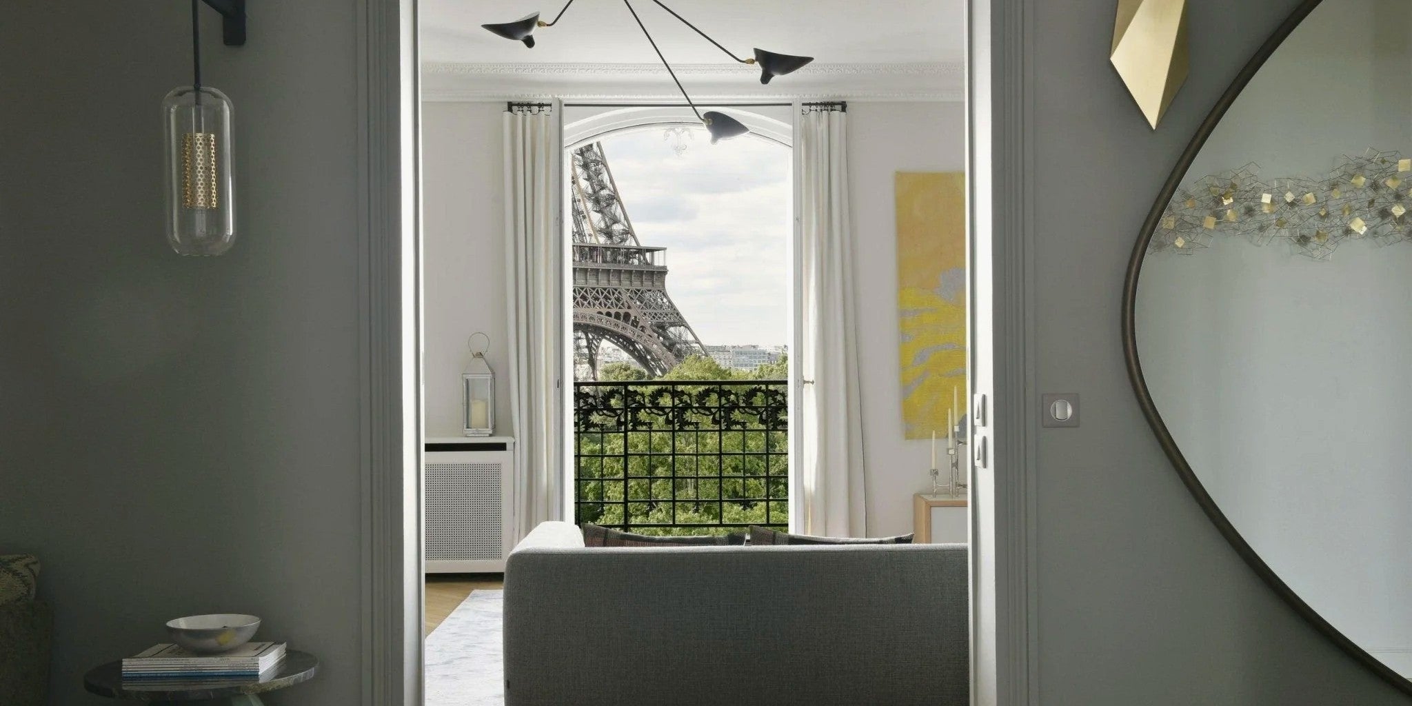 Intérieur parisien avec luminaire Celesra