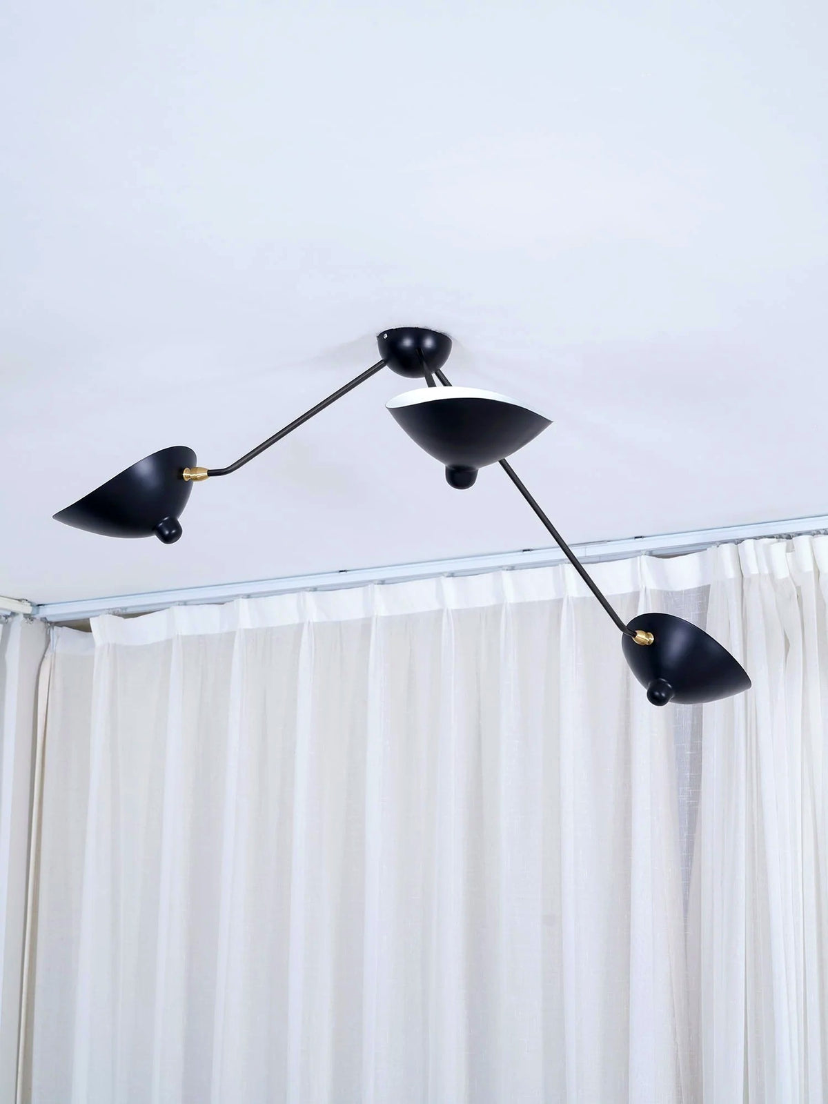 Plafonnier Bras Articulés Sculptural, Métal Aluminium Laiton Laqué