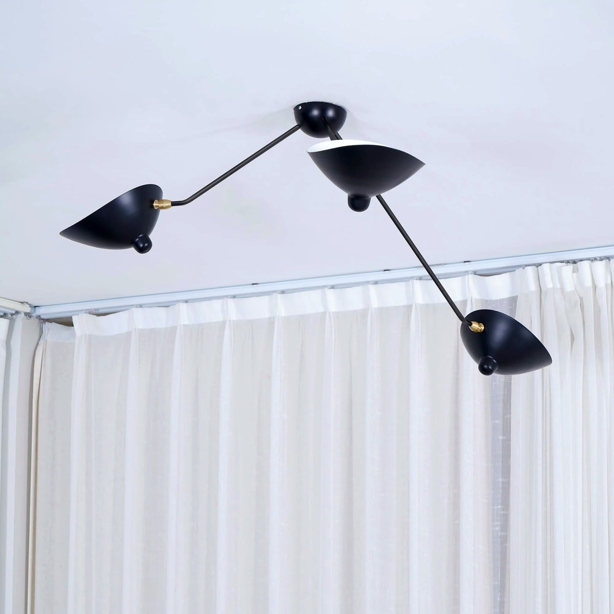 Plafonnier Bras Articulés Sculptural, Métal Aluminium Laiton Laqué