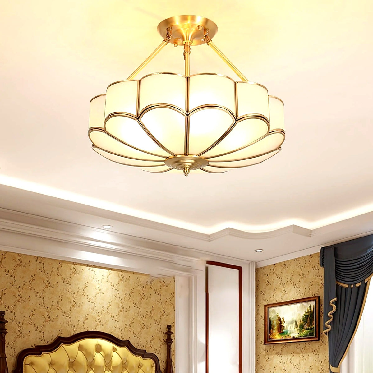 Plafonnier Pétales Verre Givré Laiton, Design Artistique Poétique