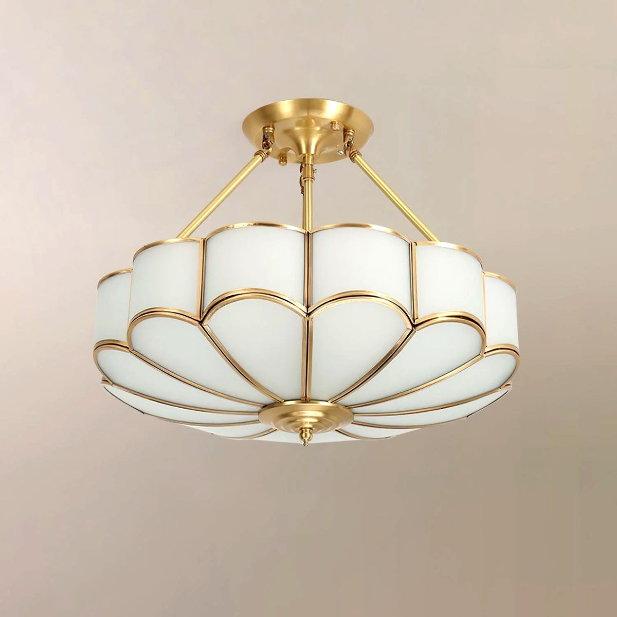 Plafonnier Pétales Verre Givré Laiton, Design Artistique Poétique
