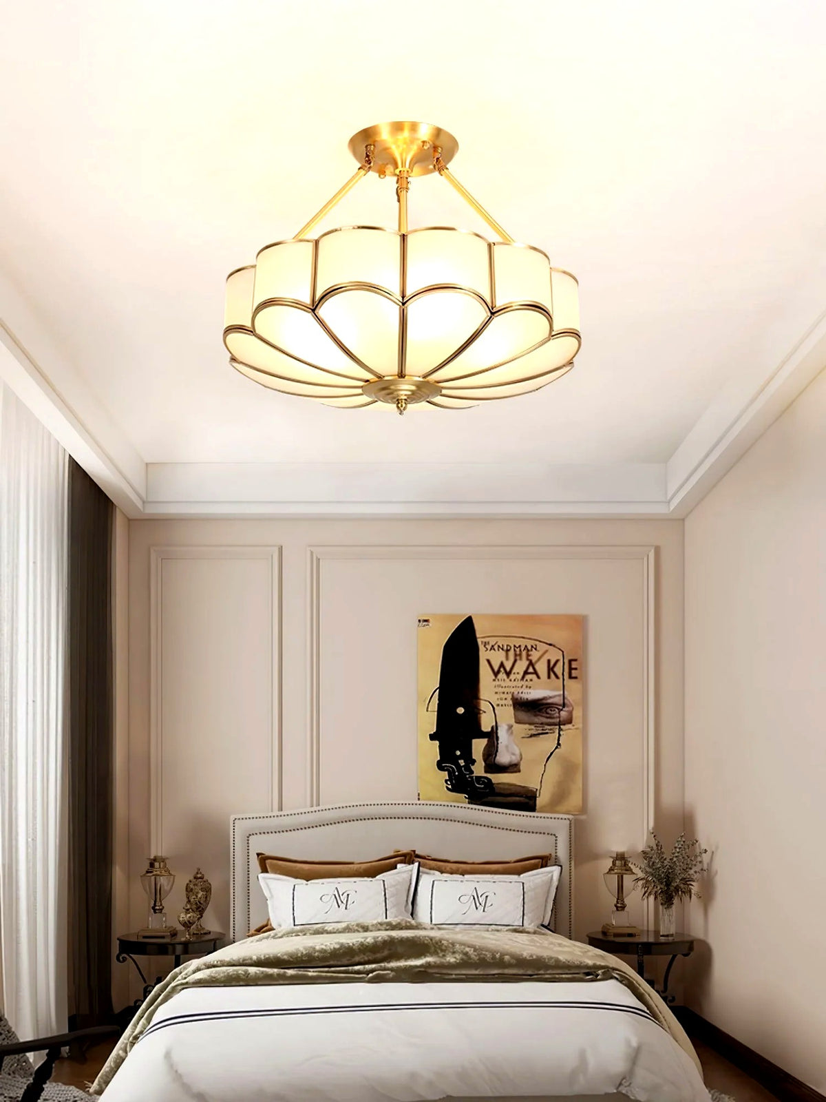 Plafonnier Pétales Verre Givré Laiton, Design Artistique Poétique