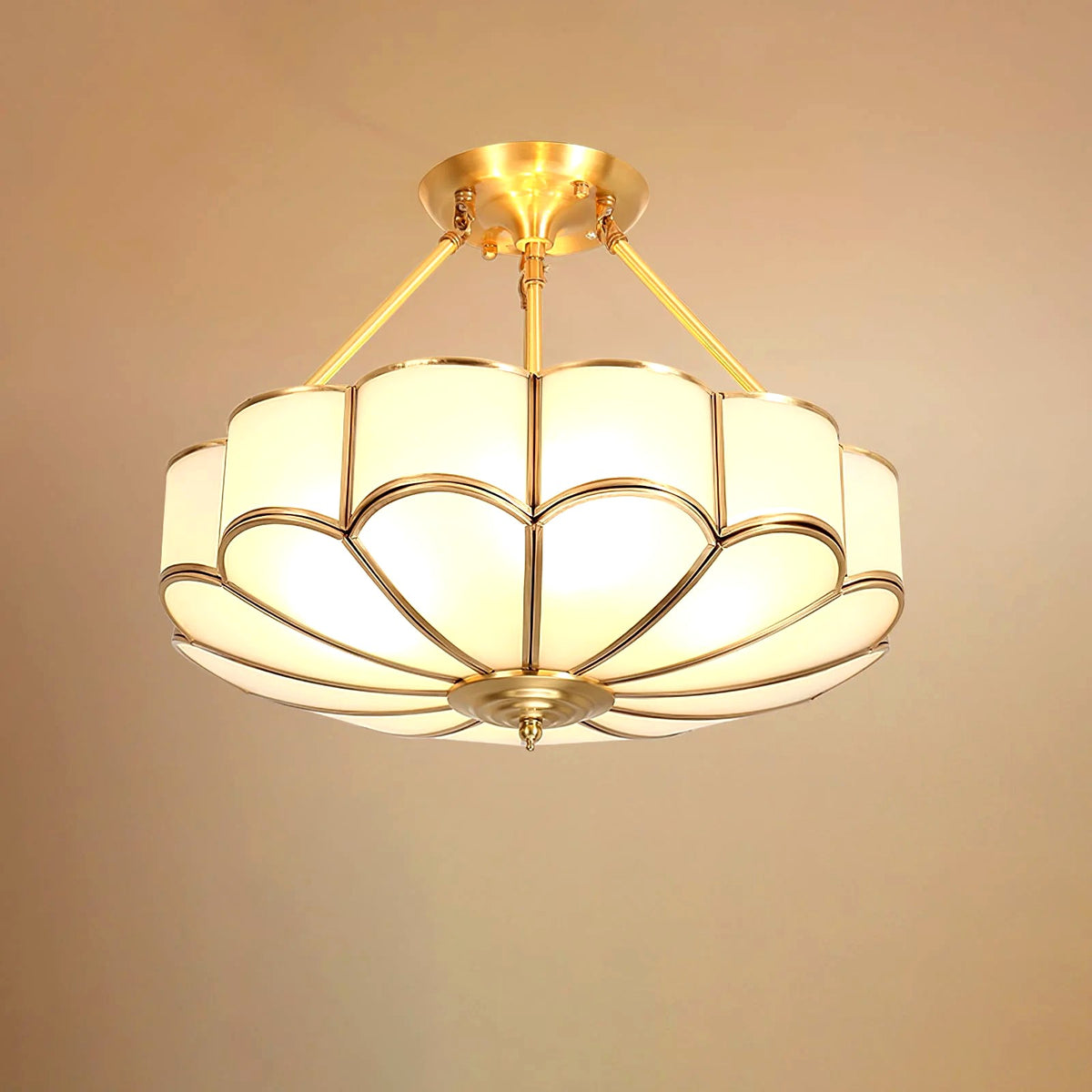 Plafonnier Pétales Verre Givré Laiton, Design Artistique Poétique