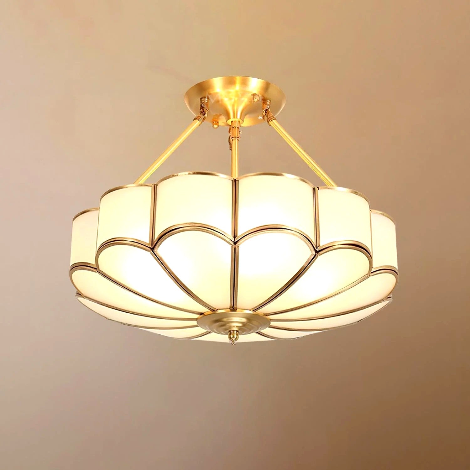 Plafonnier Pétales Verre Givré Laiton, Design Artistique Poétique