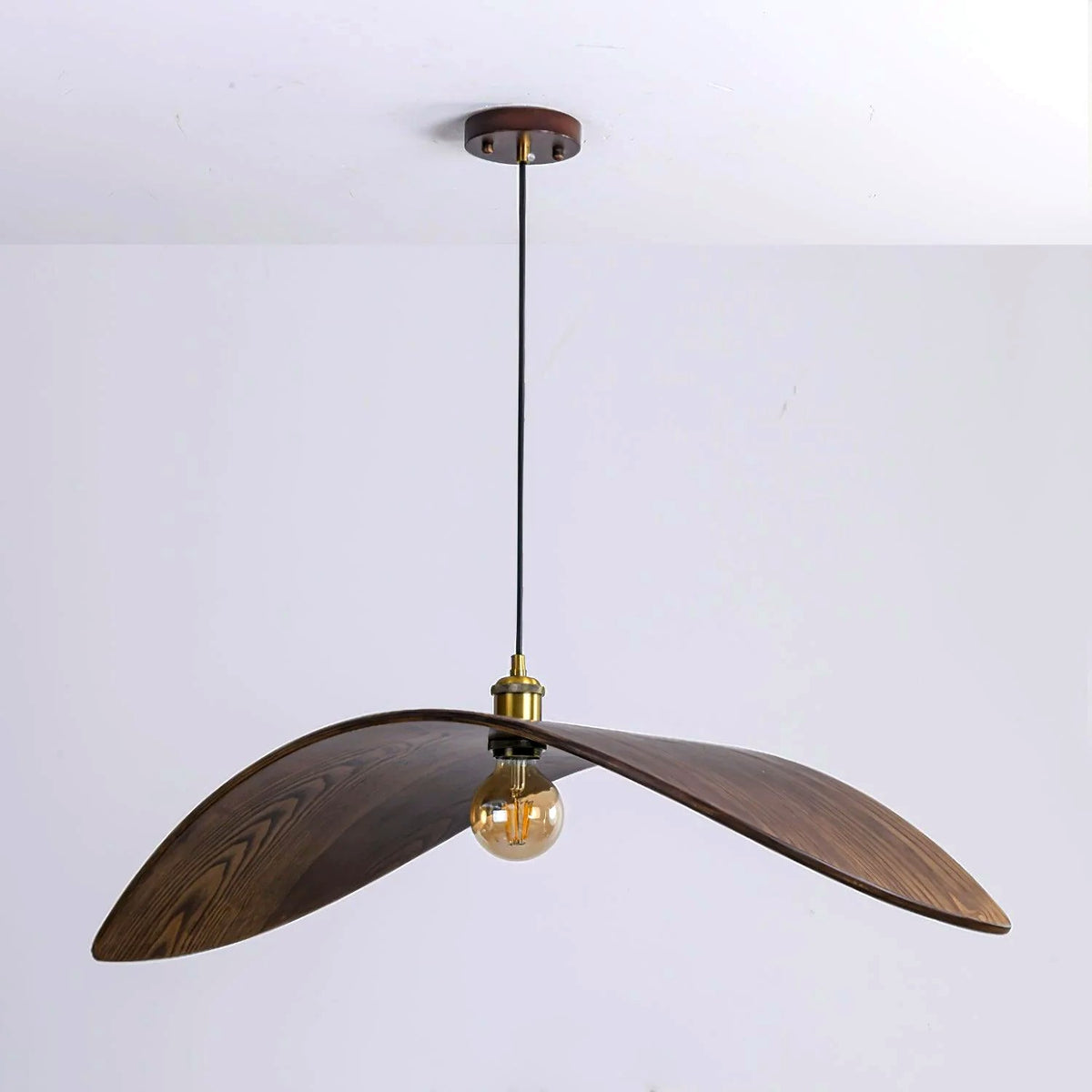 Suspension Bois Art Nordique Noyer, Silhouette Sculptée Graphique