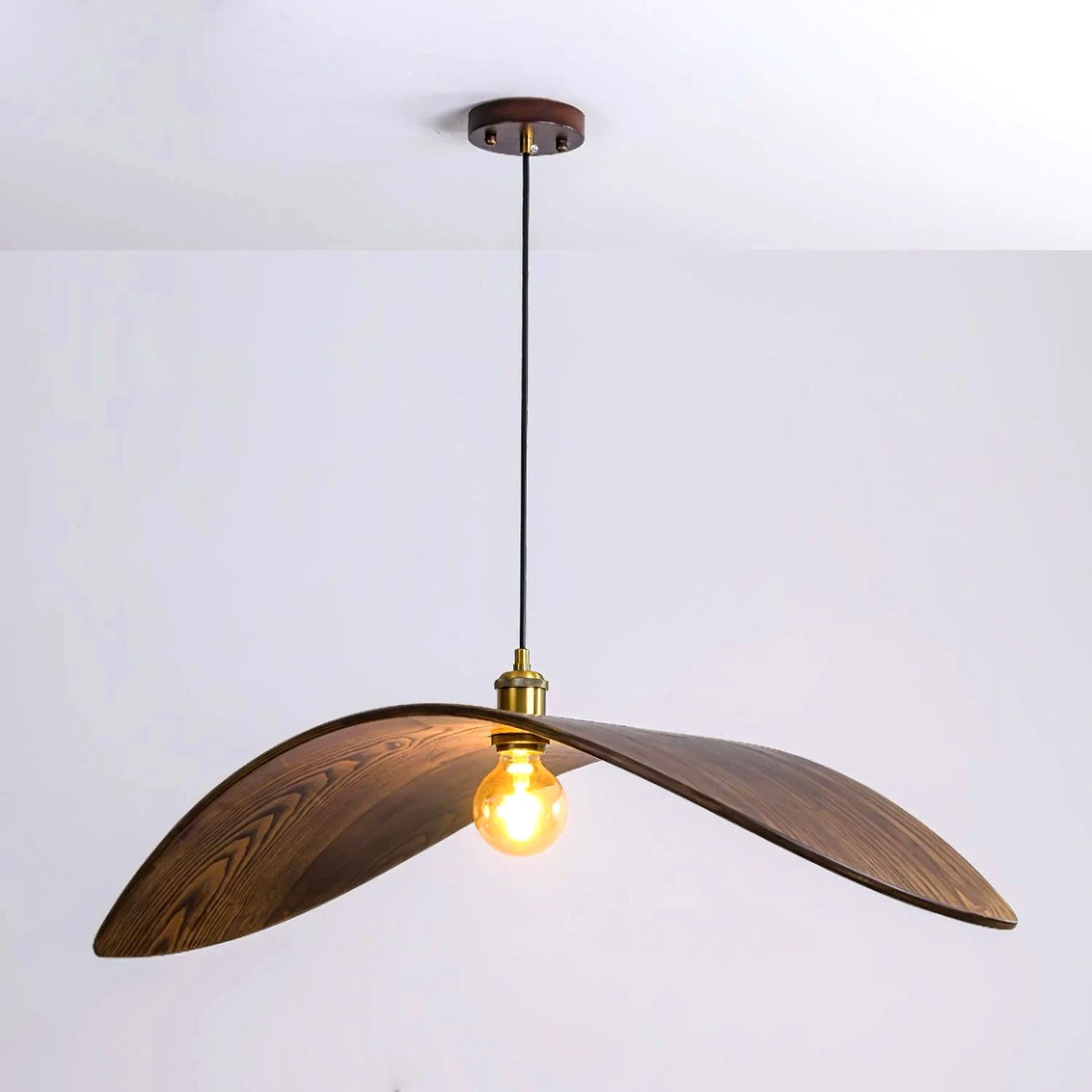 Suspension Bois Art Nordique Noyer, Silhouette Sculptée Graphique