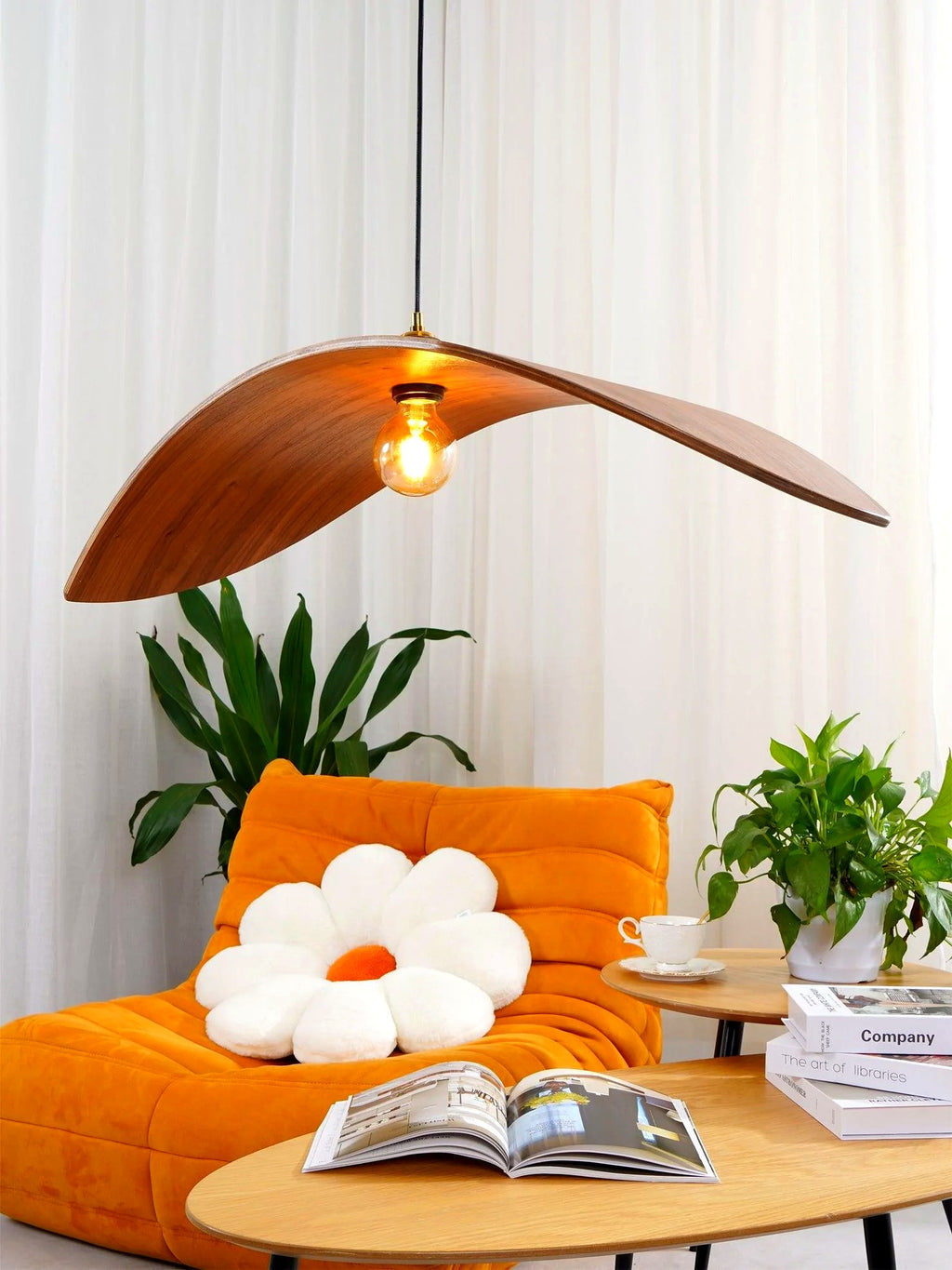 Suspension Bois Art Nordique Noyer, Silhouette Sculptée Graphique