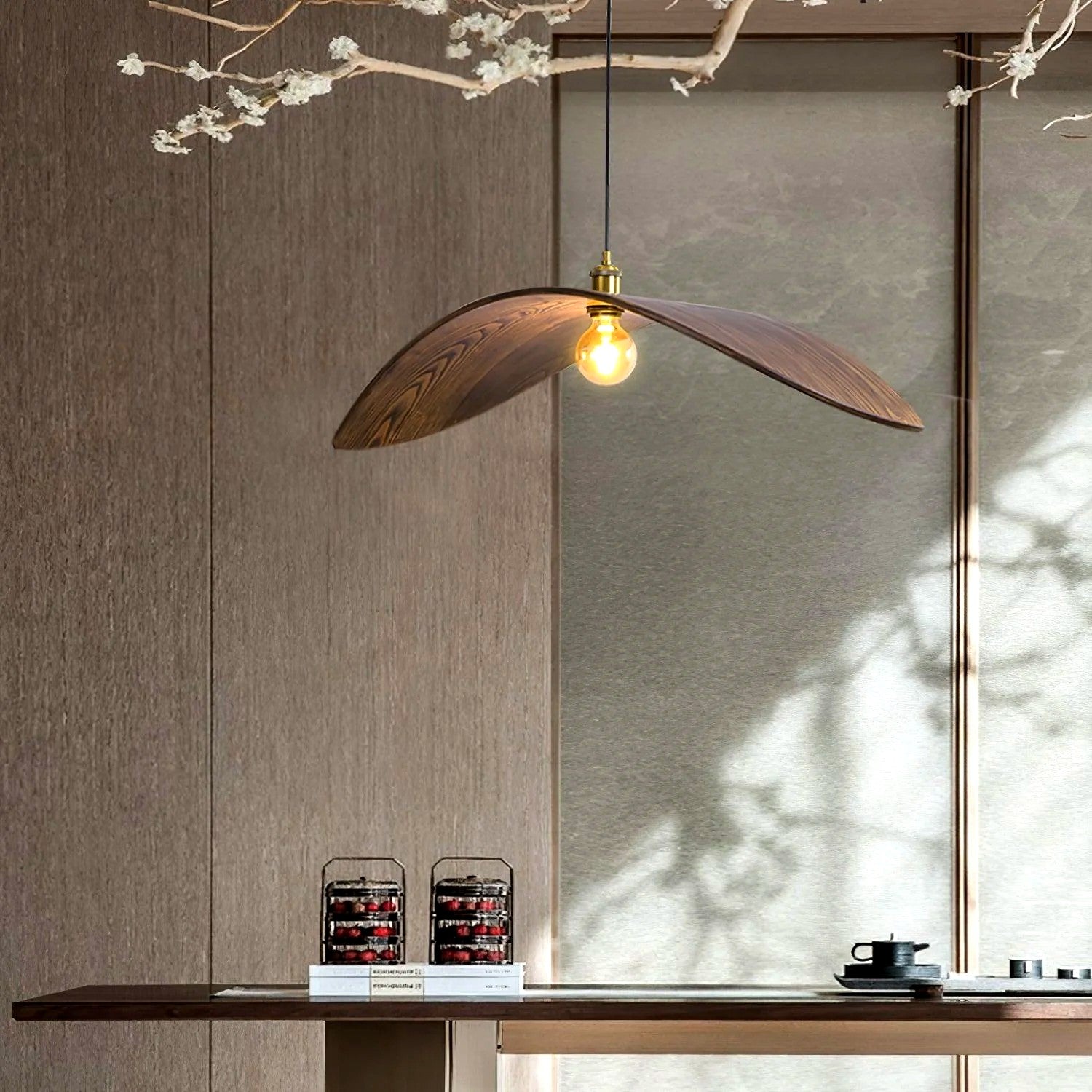 Suspension Bois Art Nordique Noyer, Silhouette Sculptée Graphique