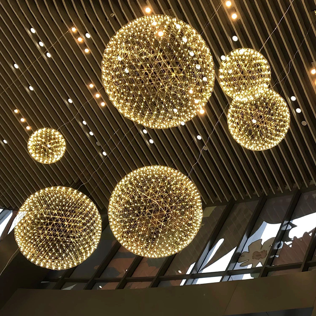 Suspension Boules Multiples Luxe Postmoderne, Sphères Métal Poli