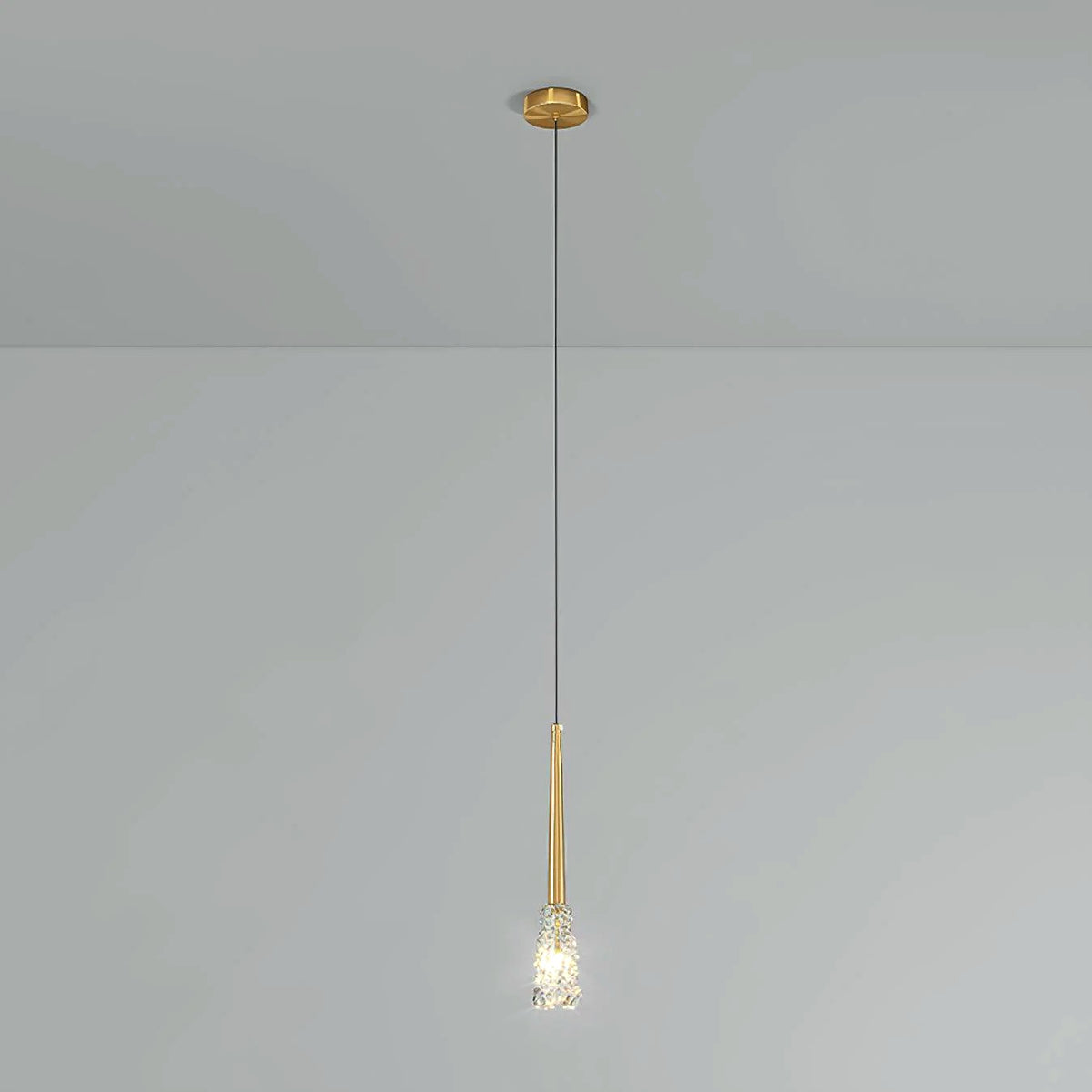 Suspension Cristal Moderne Monture Dorée, Reflets Précieux Élégants