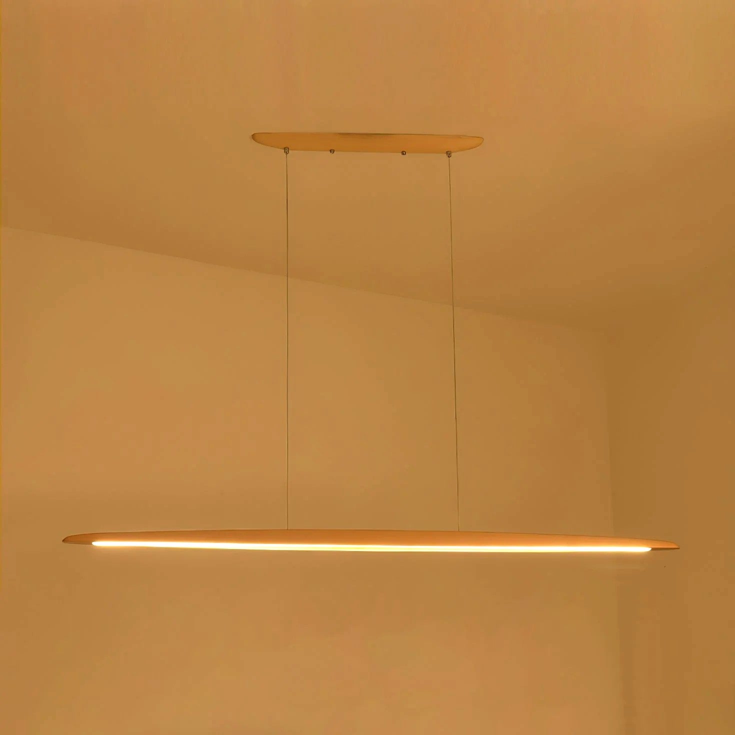 Suspension Linéaire Bois Minimaliste, Design Moderne Chaleureux, Salle
