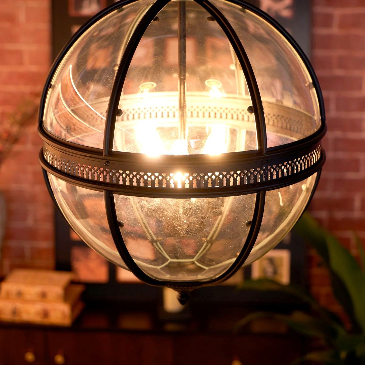 Suspension Rétro Verre Travaillé Élégante, Charme d'Époque Intemporel